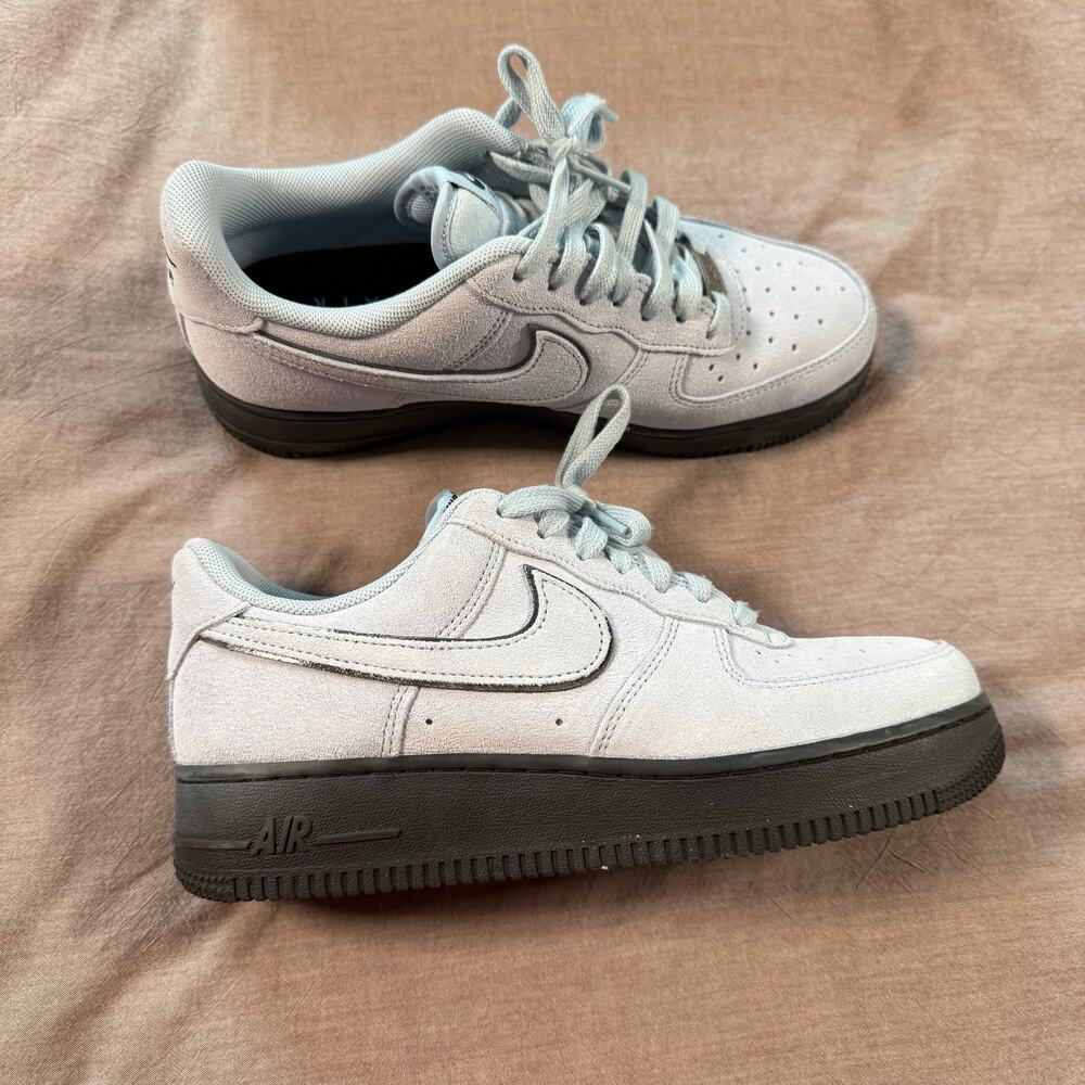 Air Force 1 ‘07 LV8 suede sneakers in light blue size men’s 7 / women’s 8.5 - Picture 3 of 8